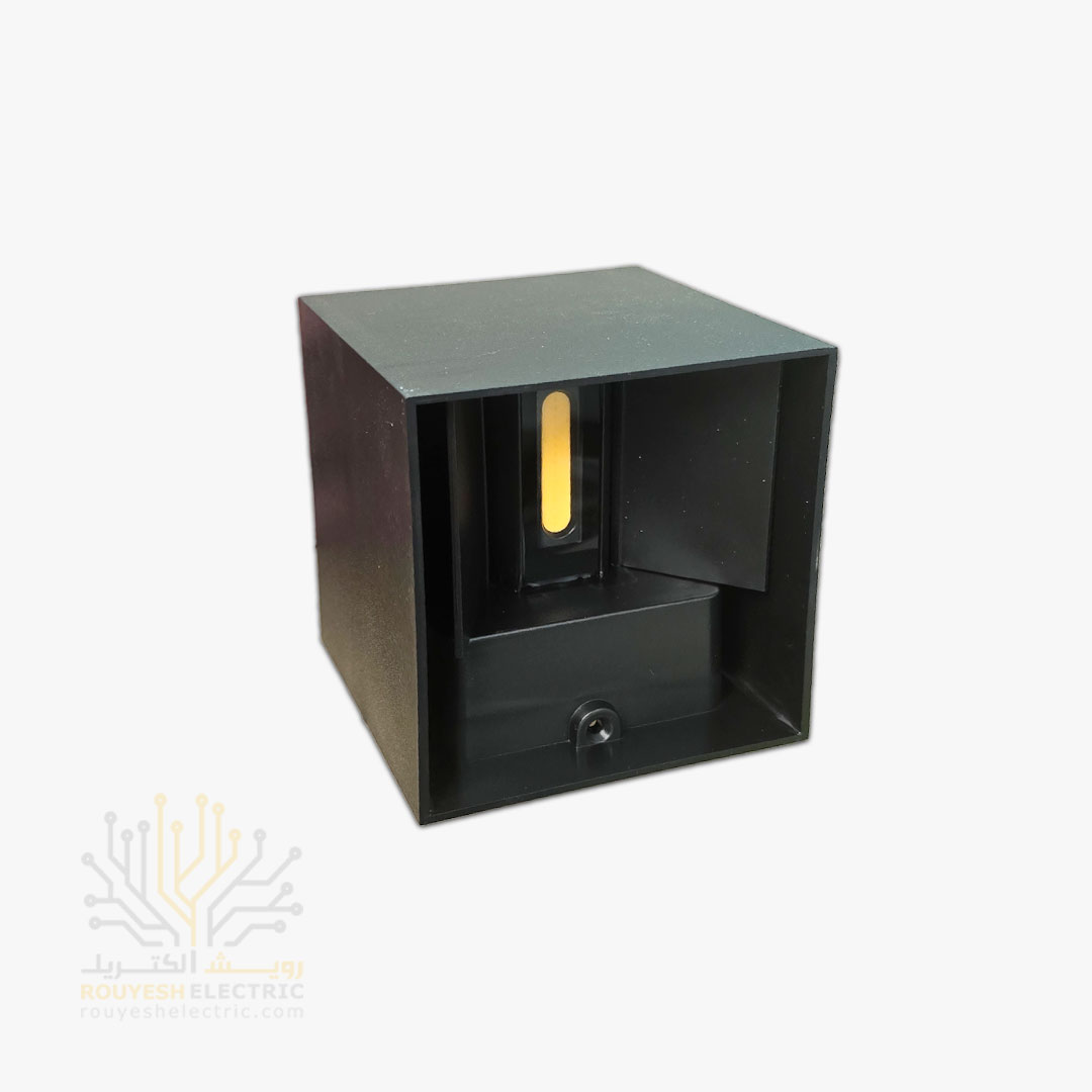 چراغ دیواری دکوراتیو 10 وات برند پهنانور مدل مکعب دو طرفه بدنه مشکی نور آفتابی